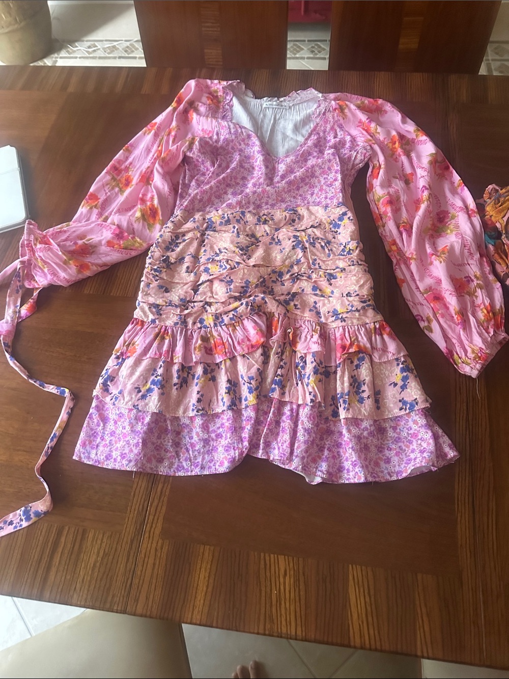 Women’s dress R vivimos